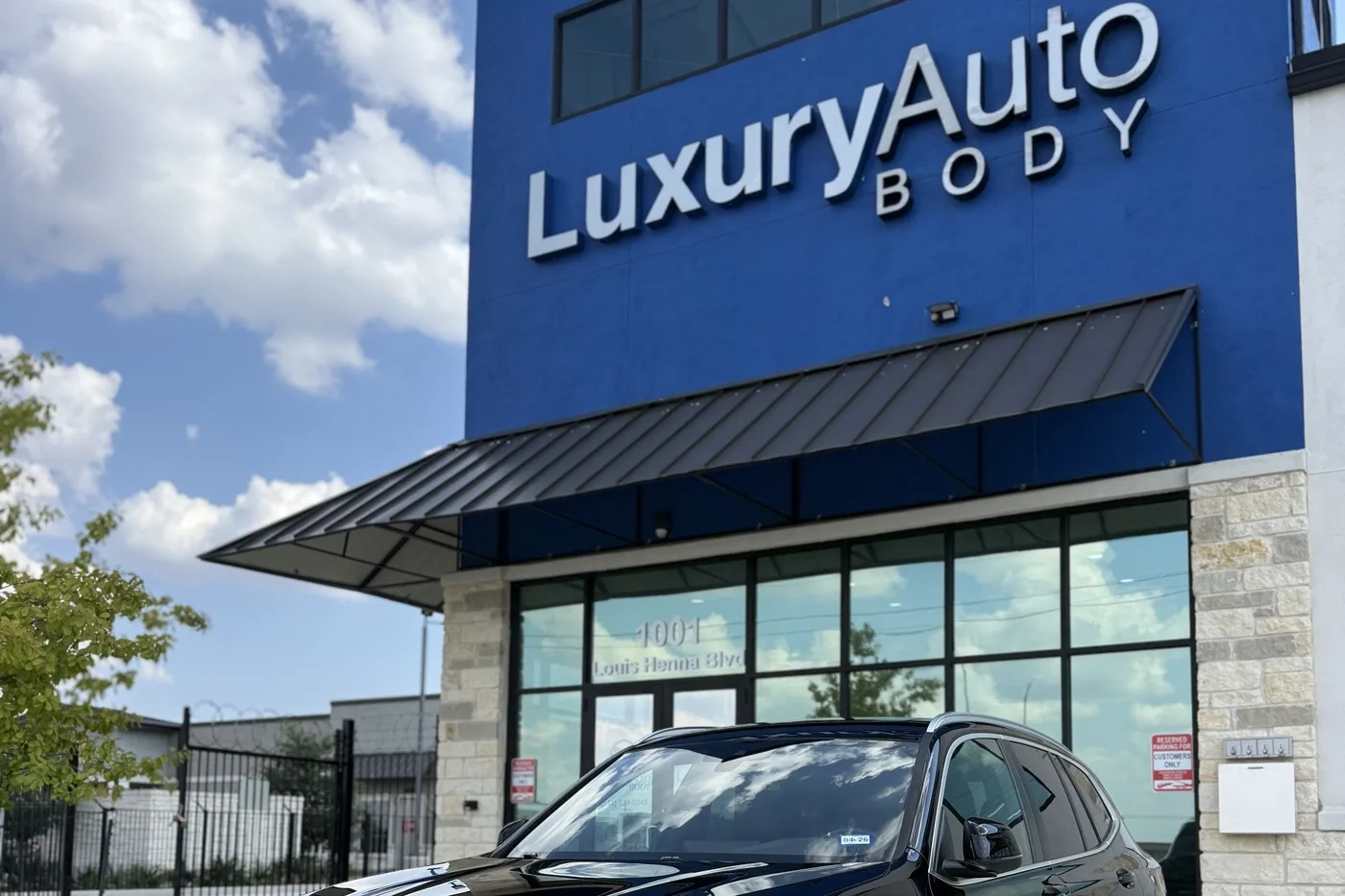 The Luxury Auto Body Round Rock shop on Louis Henna Blvd